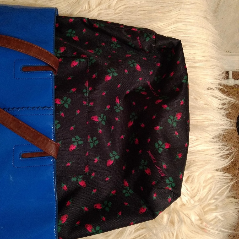 🔥👛BETSEY JOHNSON 👛🔥 - Picture 5 of 8